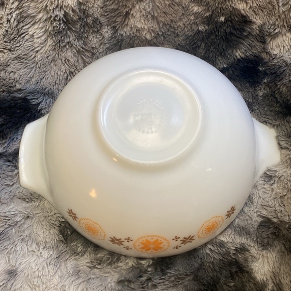 Vintage 1960 Pyrex Town & Country Cinderella
Bowl 444 4QT - Picture 12 of 12